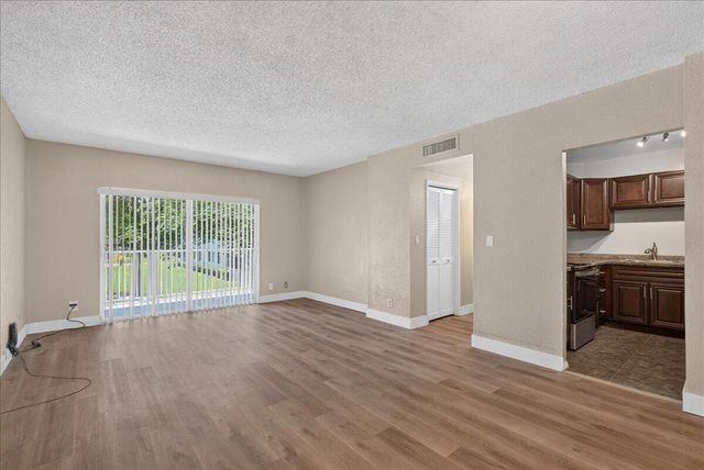 4200 Hillcrest Drive, Hollywood, FL 33021