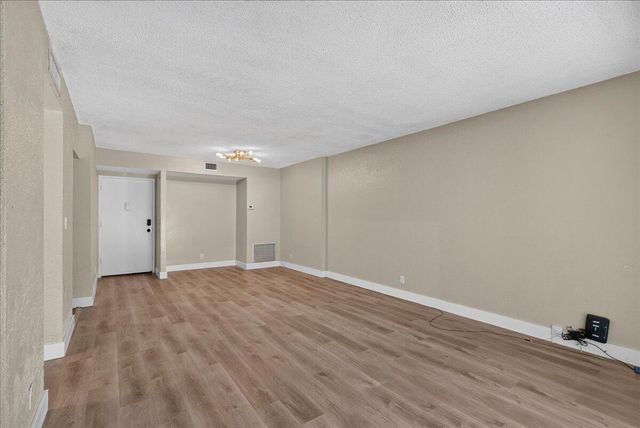 4200 Hillcrest Drive, Hollywood, FL 33021