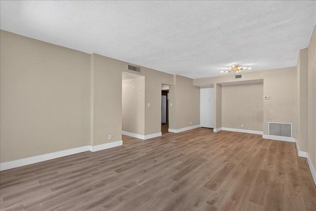 4200 Hillcrest Drive, Hollywood, FL 33021