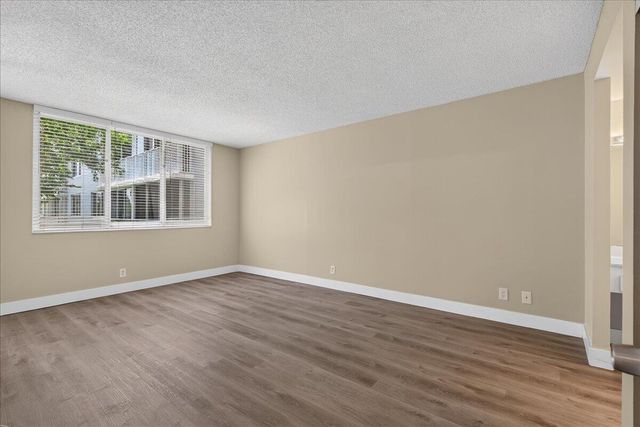 4200 Hillcrest Drive, Hollywood, FL 33021