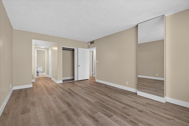 4200 Hillcrest Drive, Hollywood, FL 33021