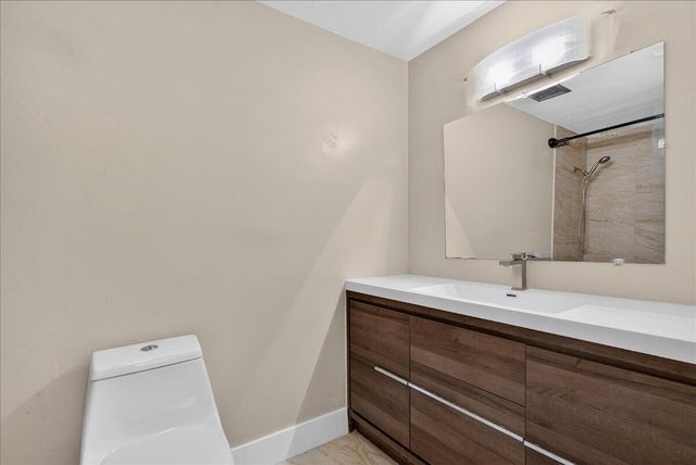 4200 Hillcrest Drive, Hollywood, FL 33021