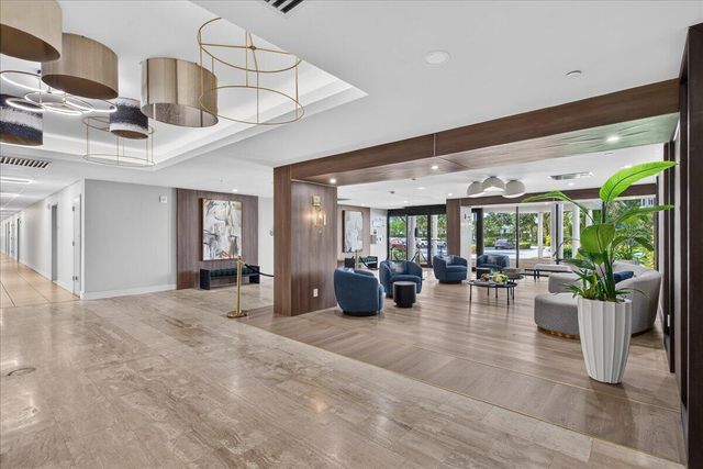 4200 Hillcrest Drive, Hollywood, FL 33021