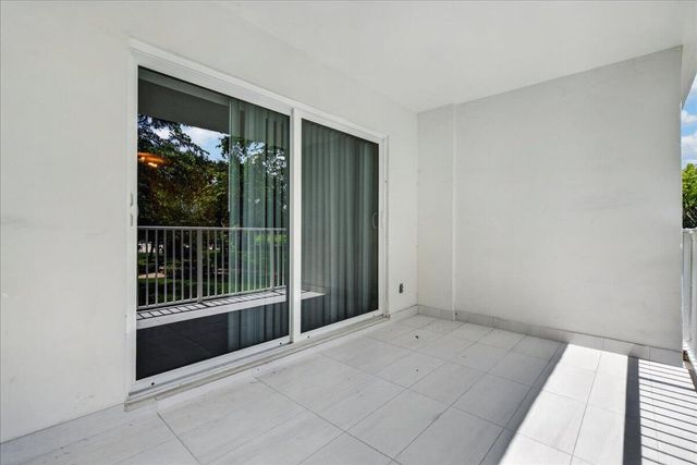 4200 Hillcrest Drive, Hollywood, FL 33021