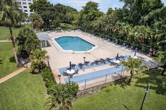 4200 Hillcrest Drive, Hollywood, FL 33021