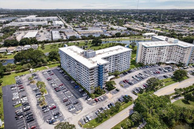 4200 Hillcrest Drive, Hollywood, FL 33021