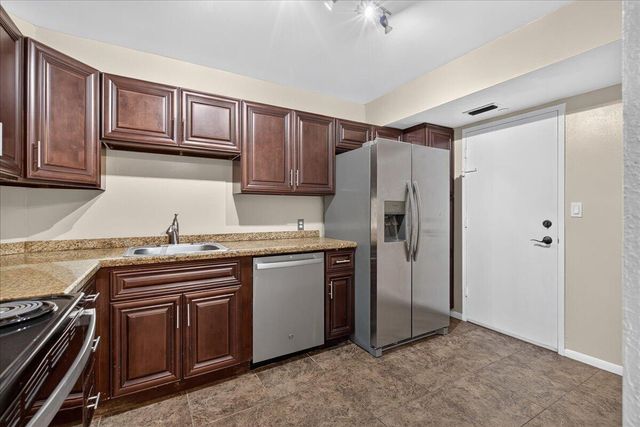4200 Hillcrest Drive, Hollywood, FL 33021