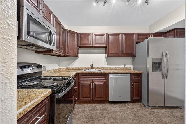 4200 Hillcrest Drive, Hollywood, FL 33021