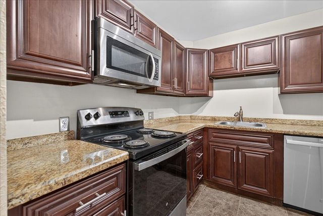 4200 Hillcrest Drive, Hollywood, FL 33021