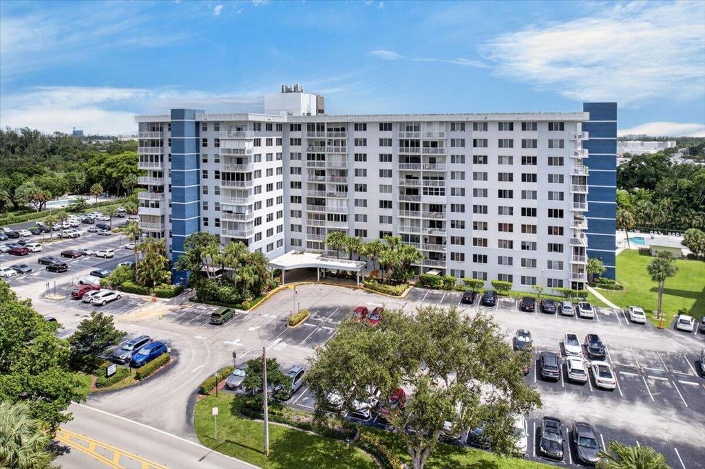4200 Hillcrest Drive, Hollywood, FL 33021