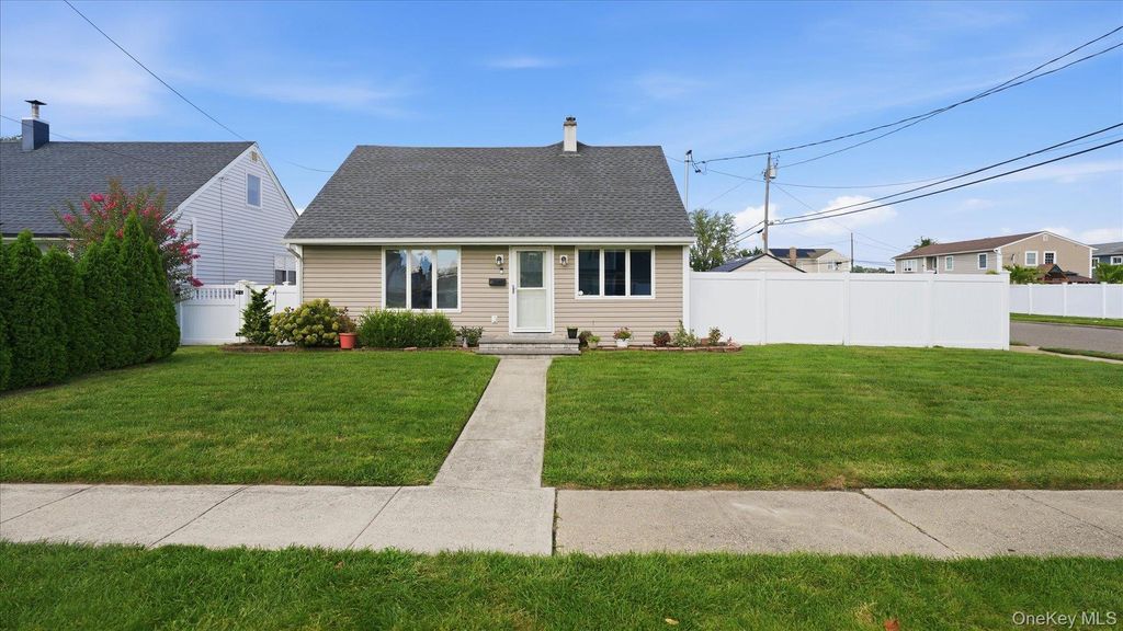 47 Berkeley Place, Massapequa, NY 11758 — exterior