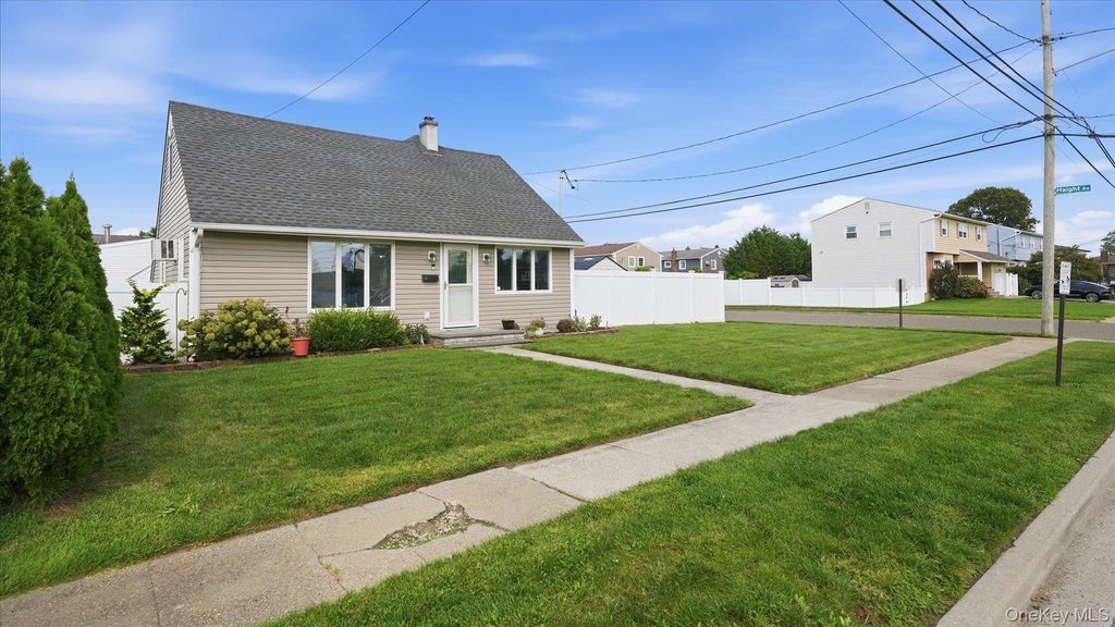 47 Berkeley Place, Massapequa, NY 11758 — photo 2