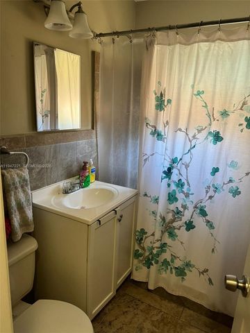 1026 NE 9th Ave 2, Fort Lauderdale, FL 33304