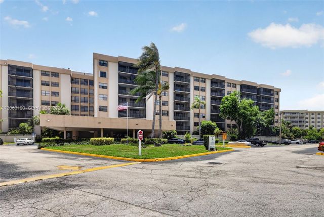 900 NE 195th Street 109, Miami, FL 33179