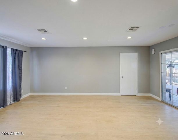 8939 W SELLS Drive, Phoenix, AZ 85037