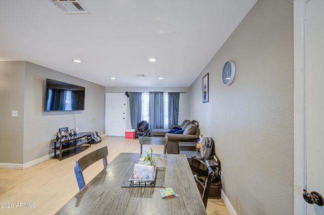8939 W SELLS Drive, Phoenix, AZ 85037