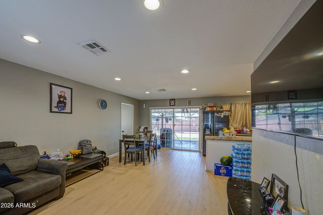 8939 W SELLS Drive, Phoenix, AZ 85037