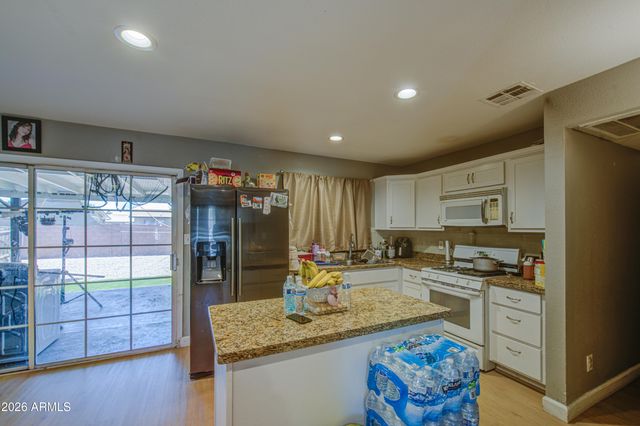 8939 W SELLS Drive, Phoenix, AZ 85037