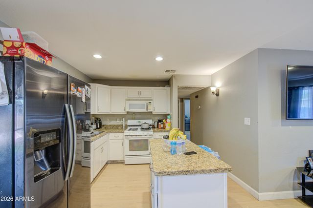 8939 W SELLS Drive, Phoenix, AZ 85037
