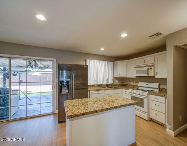 8939 W SELLS Drive, Phoenix, AZ 85037