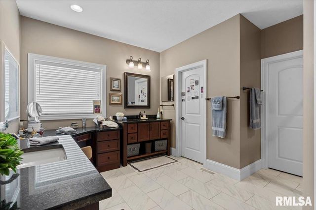 1809 FOREST GLEN, Chatham, IL 62629