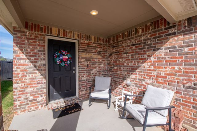 431 Woodhouse Way, Everman, TX 76140