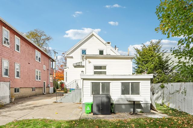 19 Brooks Park, Medford, MA 02155