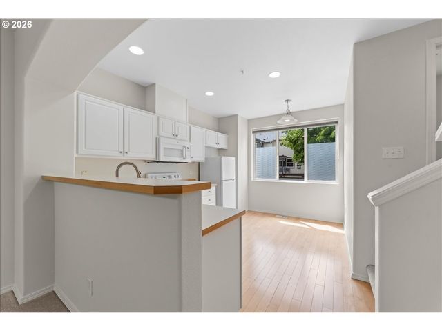 13700 Sw SCHOLLS FERRY Rd 103, Beaverton, OR 97007