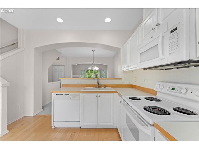 13700 Sw SCHOLLS FERRY Rd 103, Beaverton, OR 97007
