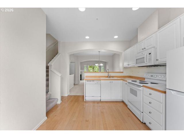13700 Sw SCHOLLS FERRY Rd 103, Beaverton, OR 97007