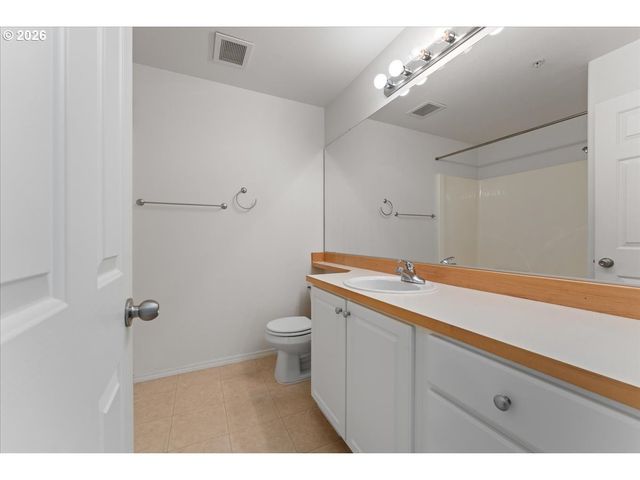 13700 Sw SCHOLLS FERRY Rd 103, Beaverton, OR 97007