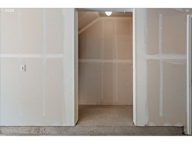 13700 Sw SCHOLLS FERRY Rd 103, Beaverton, OR 97007