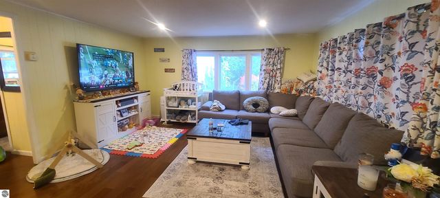 4711 Interlake Drive, Oscoda, MI 48750