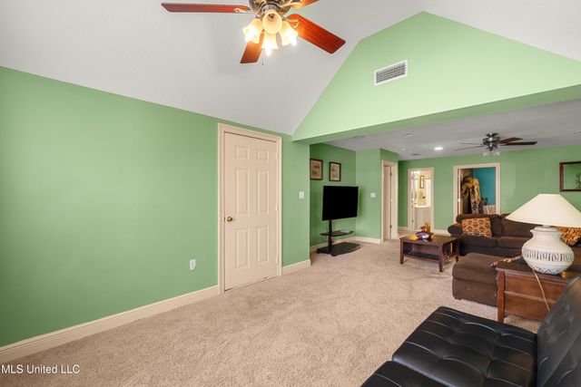 92 Highpointe Drive, Hattiesburg, MS 39402