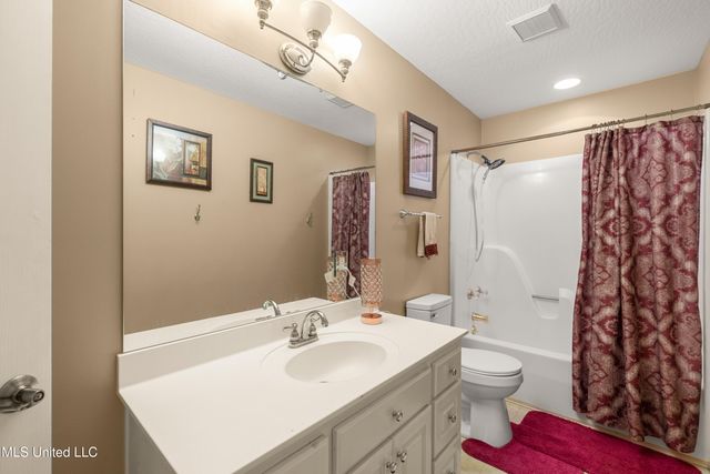92 Highpointe Drive, Hattiesburg, MS 39402