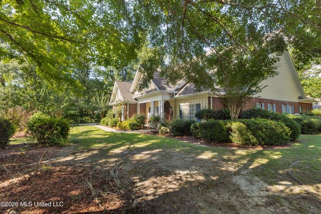 92 Highpointe Drive, Hattiesburg, MS 39402