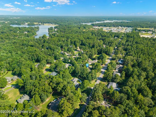 92 Highpointe Drive, Hattiesburg, MS 39402