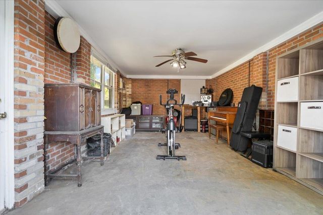 325 W PEG LN, Memphis, TN 38117