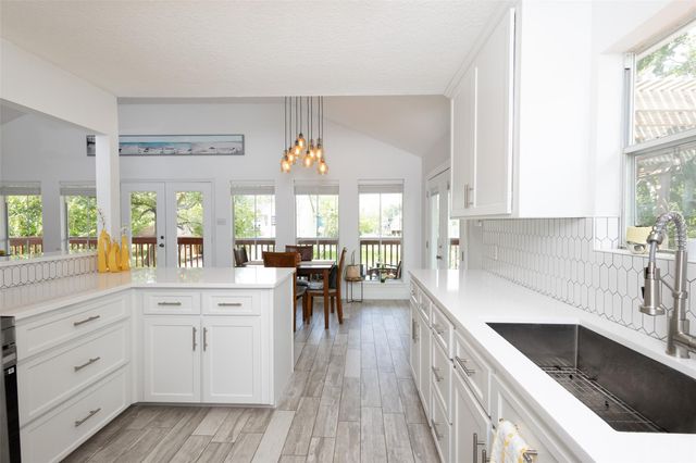 827 Cedar Road, Clear Lake Shores, TX 77565