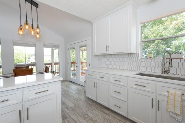 827 Cedar Road, Clear Lake Shores, TX 77565