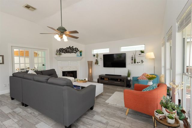 827 Cedar Road, Clear Lake Shores, TX 77565