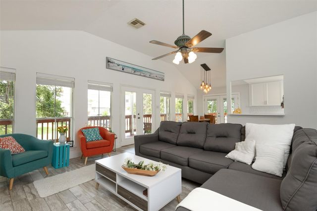 827 Cedar Road, Clear Lake Shores, TX 77565