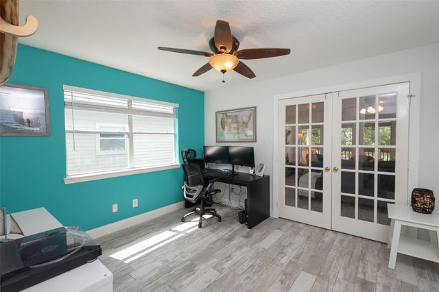 827 Cedar Road, Clear Lake Shores, TX 77565