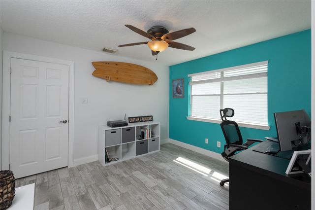 827 Cedar Road, Clear Lake Shores, TX 77565