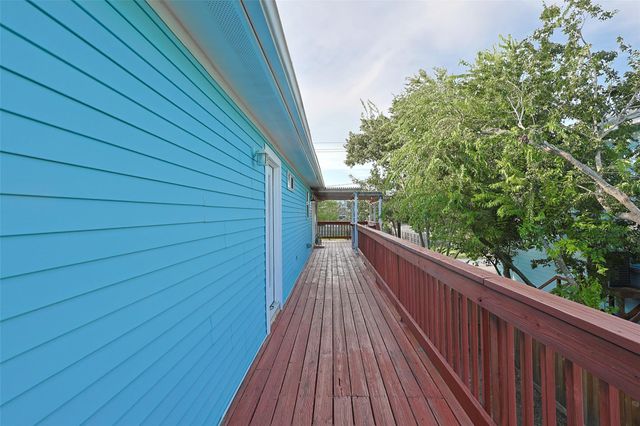827 Cedar Road, Clear Lake Shores, TX 77565