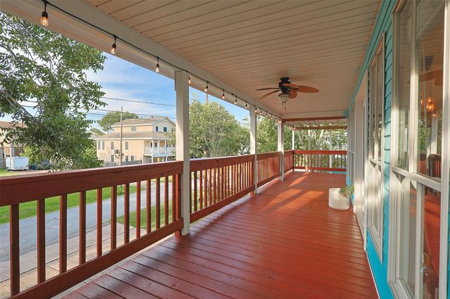 827 Cedar Road, Clear Lake Shores, TX 77565