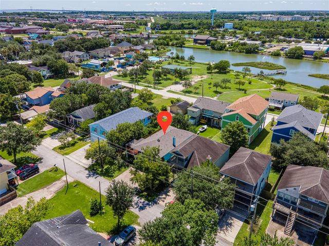 827 Cedar Road, Clear Lake Shores, TX 77565