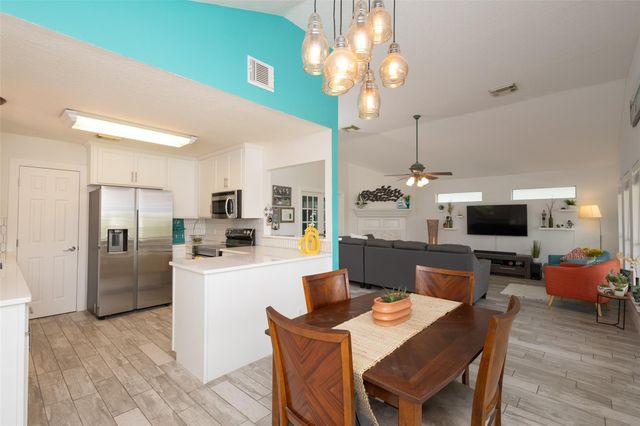 827 Cedar Road, Clear Lake Shores, TX 77565