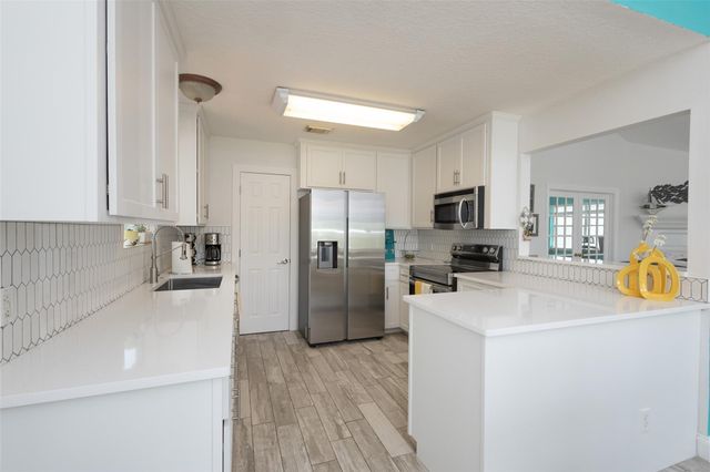 827 Cedar Road, Clear Lake Shores, TX 77565