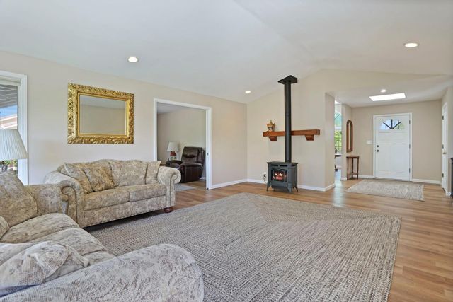 556 Blue Herron Ct, Valley Springs, CA 95252